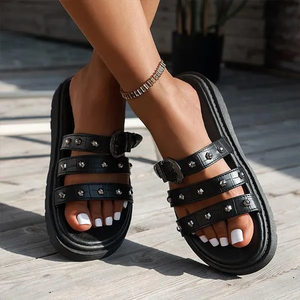 Women's Fashionable Thick-Soled Rivet Beach Slippers 89572889S